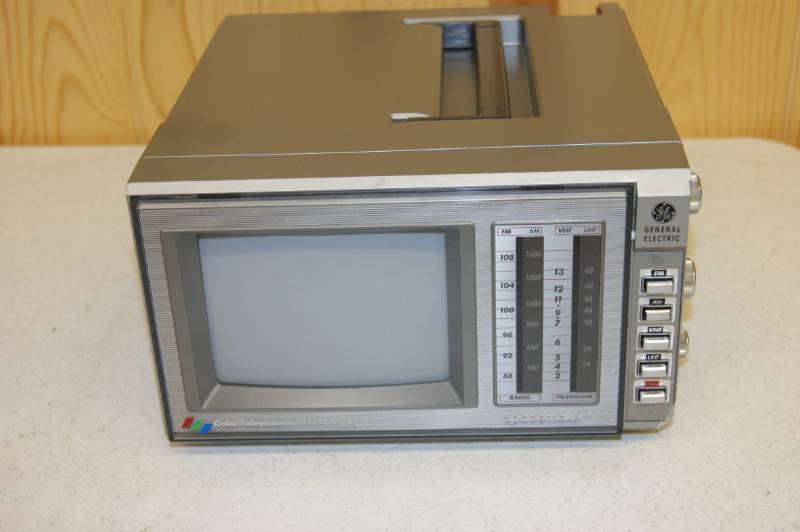 lot 27 image: GE Spacemaker Color TV and AMFM Radio