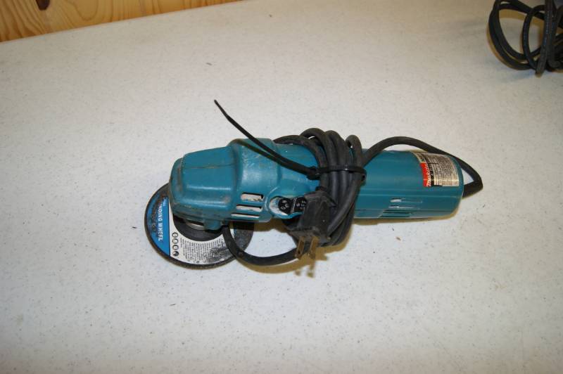 lot 37 image: Makita 4 Disc Grinder