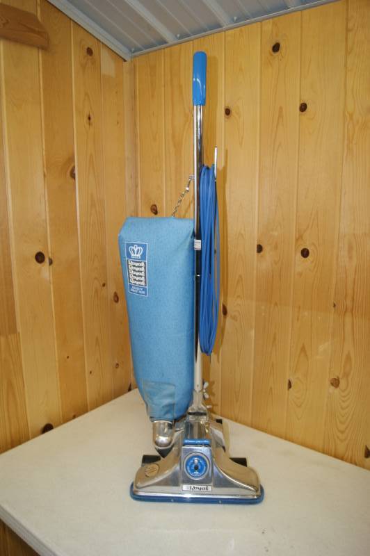 lot 40 image: Royal Upright Vacuum Cleaner Classic 1990s