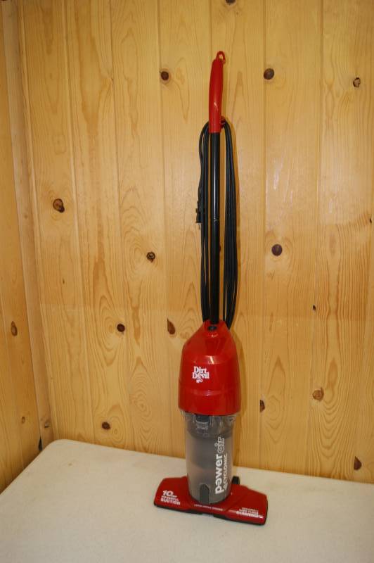 lot 42 image: Dirt Devil Vacuum Cleaner