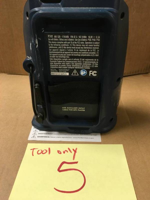 lot 5 image: Ryobi 18V AMFMMP3 radio MISSING BATTERY USED
