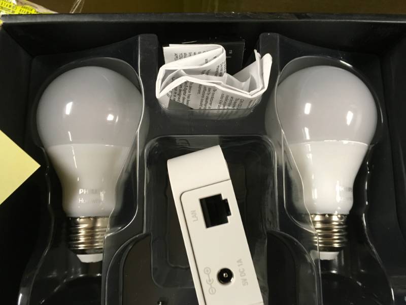lot 86 image: Philips - Hue A19 60W Equivalent Wireless Starter Kit - White in good condition