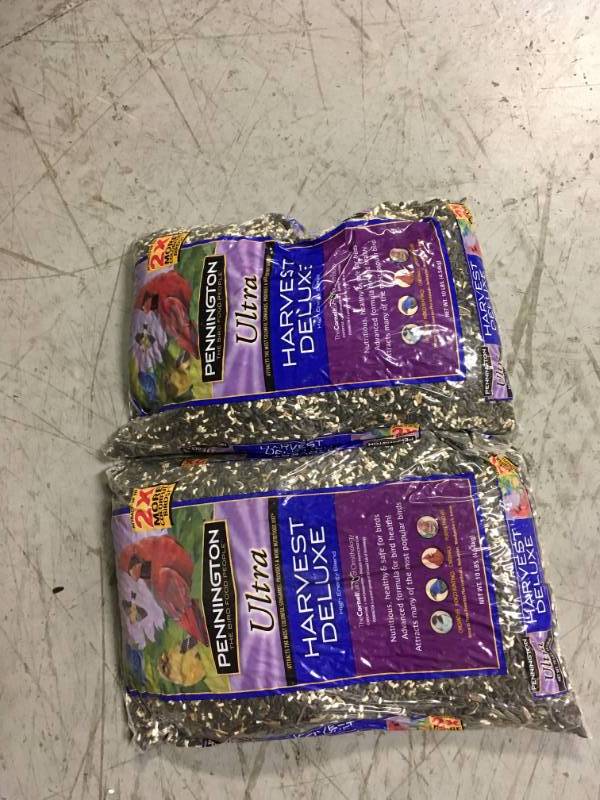 lot 1 image: Pennington 10-lb Bird Food Bag (Black Oil Sunflower)  new