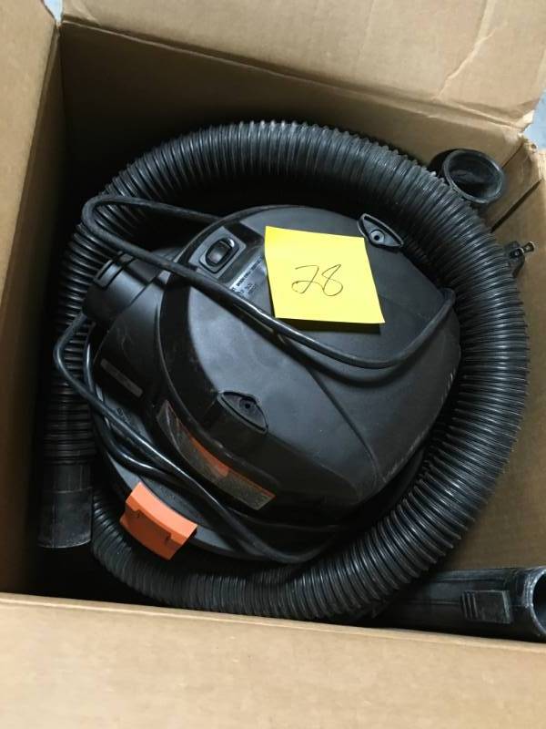 lot 28 image: RIDGID 6 Gal. 4.25-Peak HP Stainless Steel Wet Dry Vac USED  in good condition