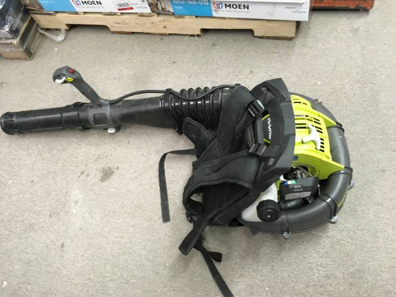 lot 99 image: RYOBI 175 MPH 760 CFM 38cc Gas Backpack Leaf Blower USED  in good condition