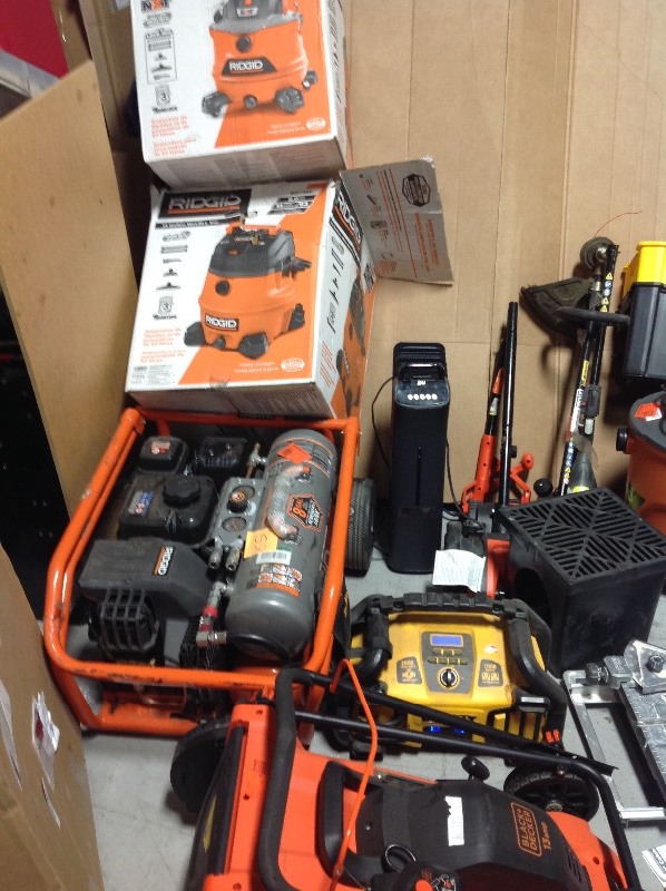 lot 114 image: Pallet of Assorted Salvage tools for parts or repair