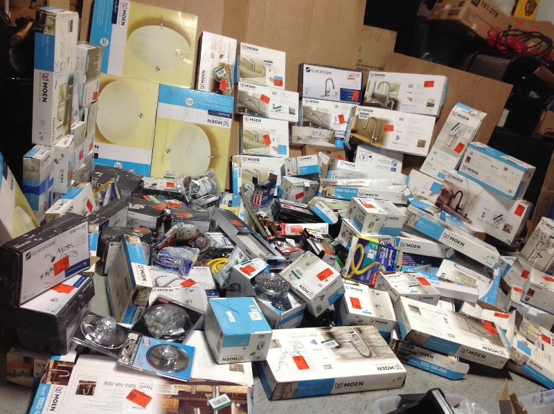 lot 115 image: WHOLESALE MIXED PALLET OF RETURNS  AND  SALVAGE MOEN, DELTAS GLACIER BY FAUCET AND MORE