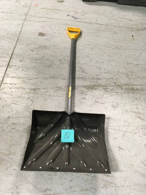 lot 81 image: True Temper 18 in. Mountain Mover Snow Shovel