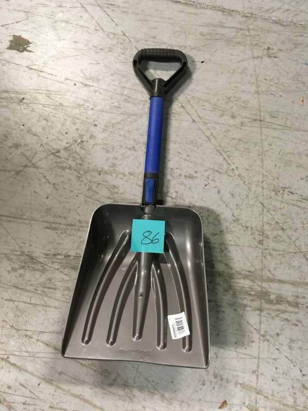 lot 86 image: Suncast Telescoping Car Shovel