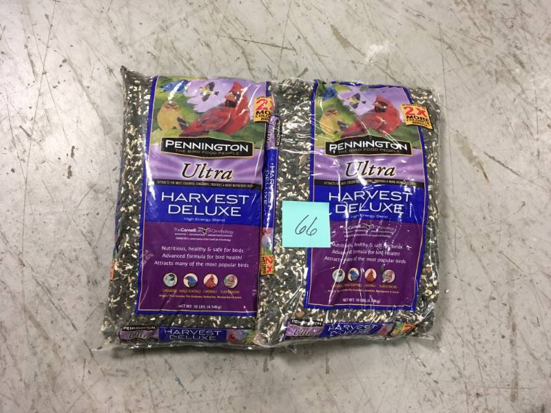lot 66 image: Pennington 10-lb Bird Food Bag (Black Oil Sunflower) 2149601787 in good condition