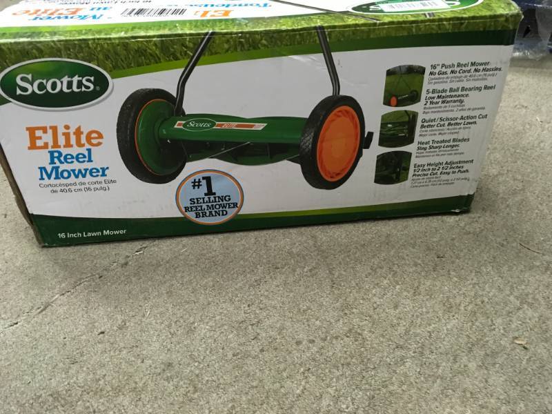 lot 75 image: Scotts Scotts 16 in. Manual Walk Behind Push Reel Lawn Mower in good condition