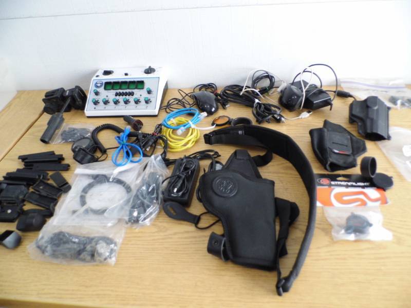 lot 8 image: Holsters - Electronics