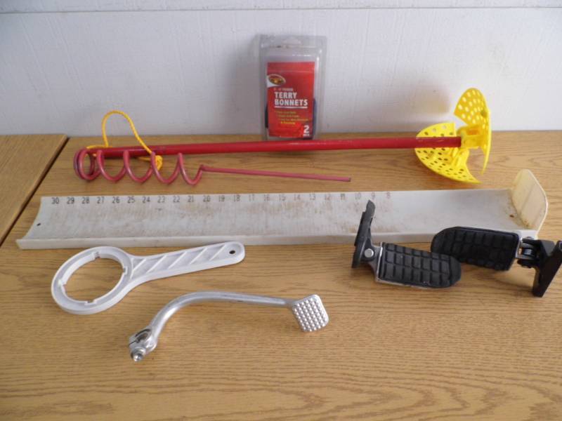 lot 13 image: Ice Fishing Items - Motorcycle Pegs