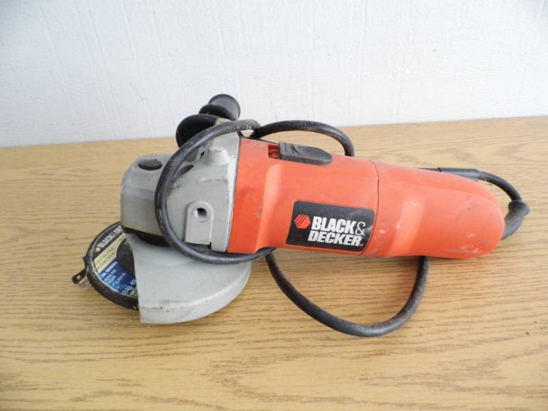 lot 22 image: Black & Decker Grinder