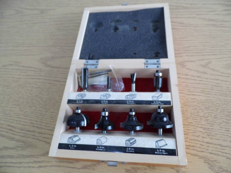 lot 28 image: Router Bits