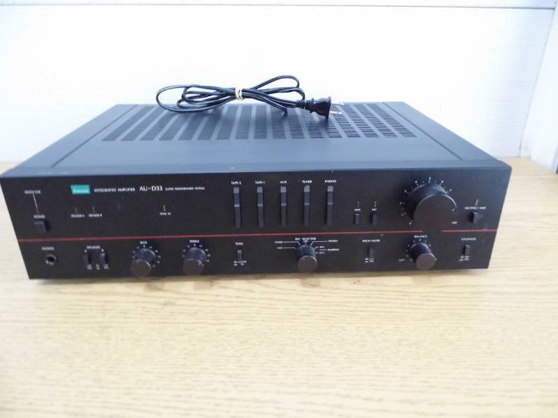 lot 61 image: Sansui Amplifier