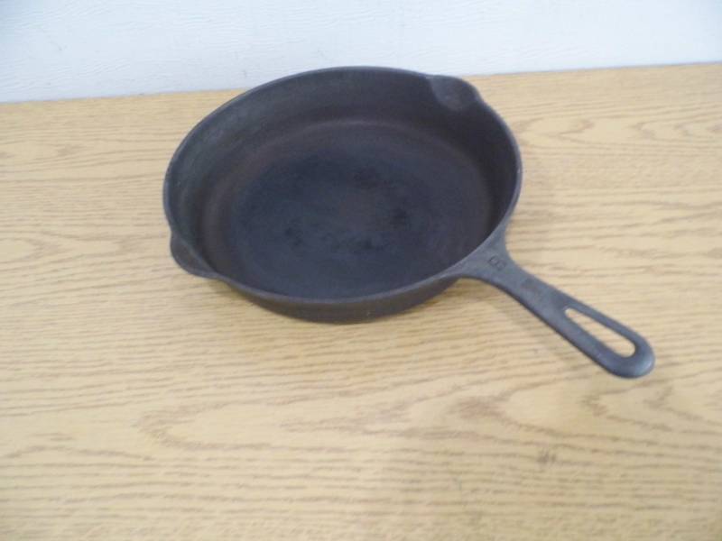 lot 63 image: Griswold Frying Pan