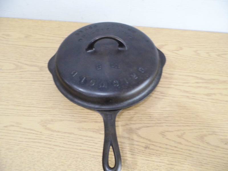 lot 64 image: Griswold Frying Pan w Lid