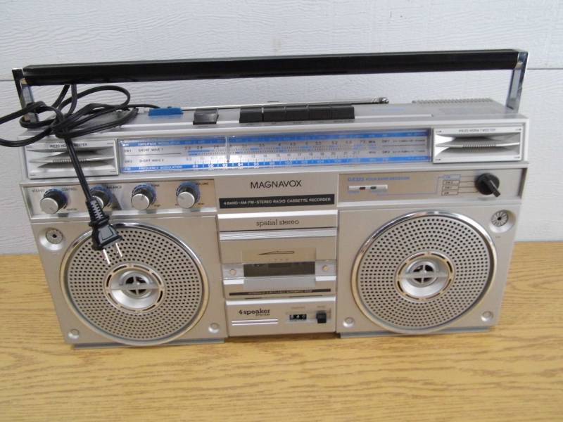 lot 68 image: Magnavox Boom Box