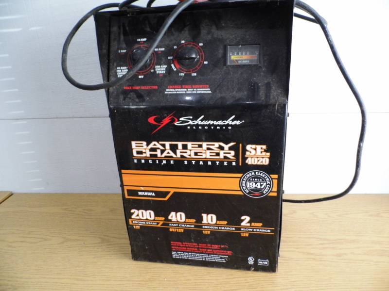 lot 85 image: Schumacher Battery Charger