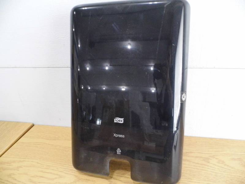 lot 141 image: York Tissue Dispensser