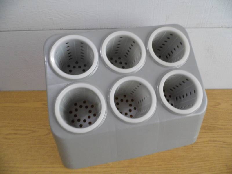 lot 142 image: Cutlery Organizer