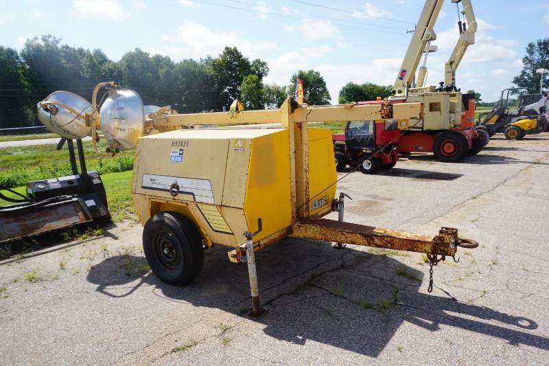 lot 19 image: Sho Lighting Systems 4000 Watt Tow Behind Light Tower