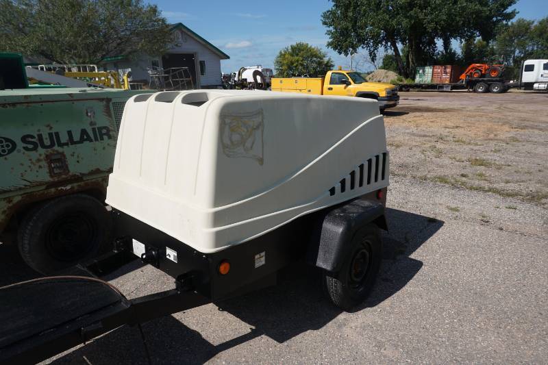 lot 8 image: 2011 Doosan C185-JD Tow Behind Air Compressor