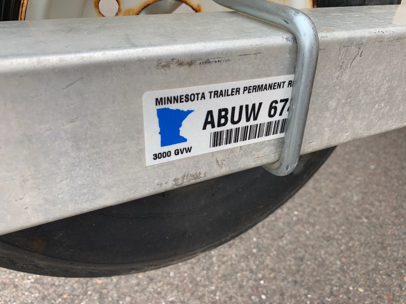 lot 1 image: 2001 PDT 8X10 COVER SNOWMOBILE TRAILER