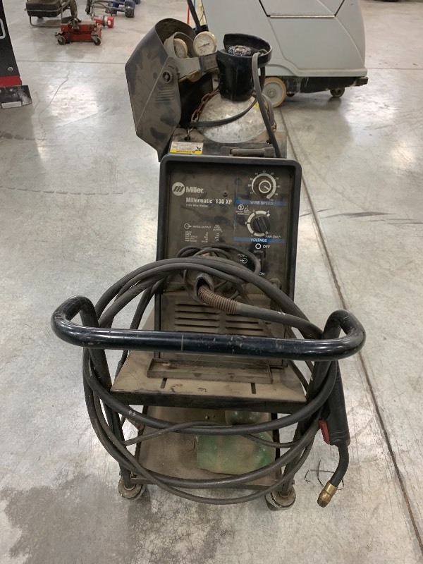 lot 4 image: MILLER MILLERMATIC WIRE FEED WELDER