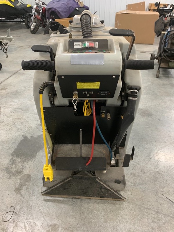 lot 5 image: SERVICE MASTER BOSS 2000E FLOOR CLEANER