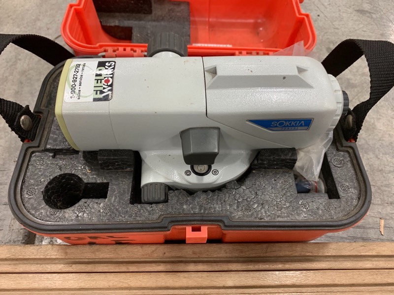 lot 8 image: SOKKIA C300 TRANSIT LEVEL KIT