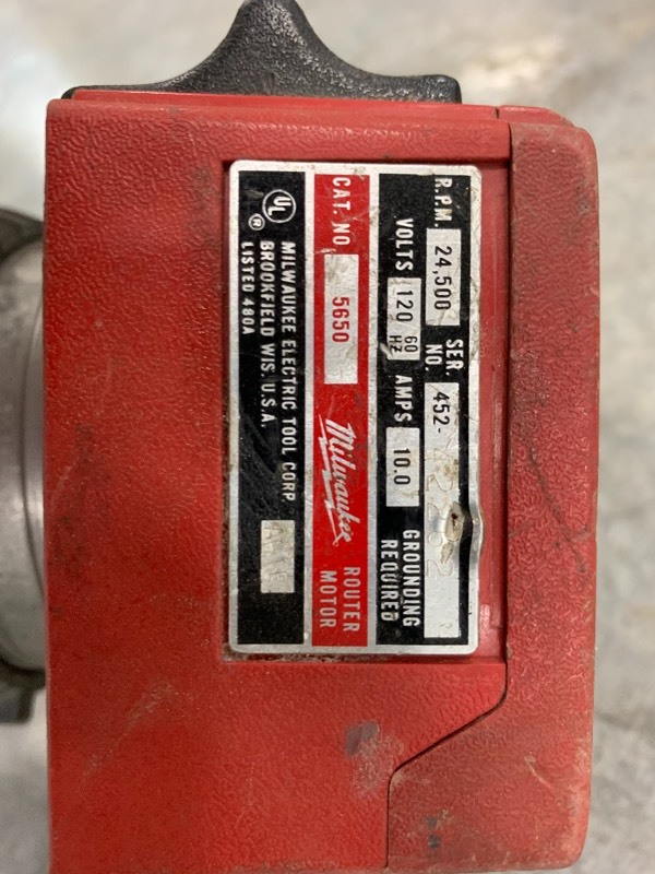 lot 16 image: MILWAUKE HAND HELD ROUTER