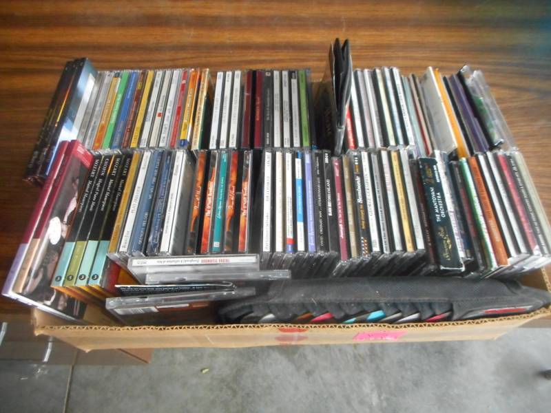 lot 10 image: CD Lot