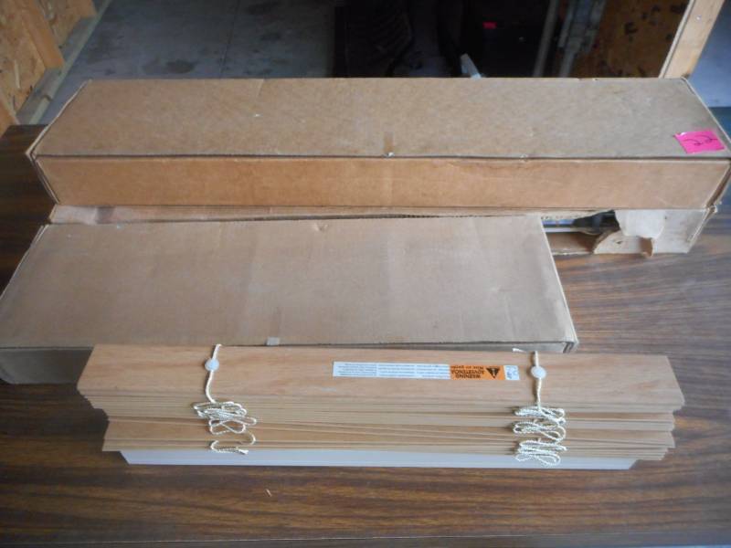 lot 22 image: Wooden Blinds