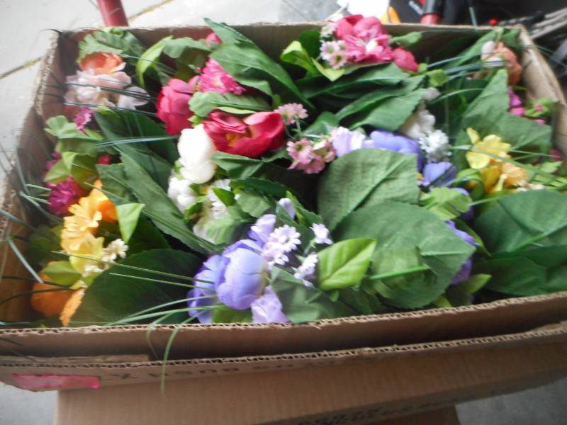 lot 23 image: Artificial Flower Lot