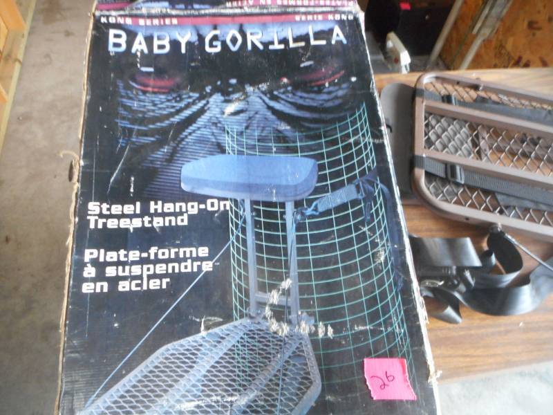 lot 26 image: Steel Hang-On Treestand