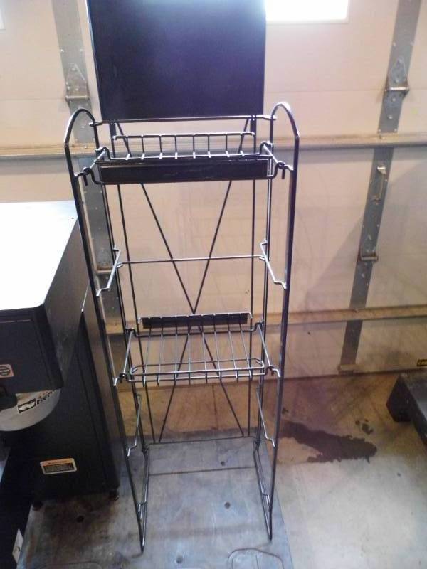lot 22 image: Metal Rack