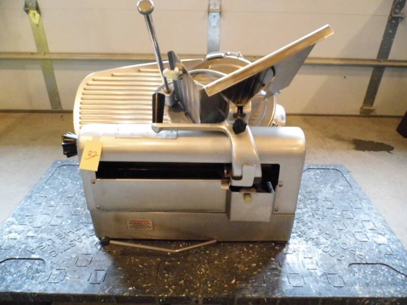 lot 32 image: Hobart Slicer