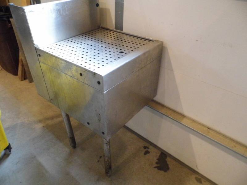 lot 40 image: Drain Table