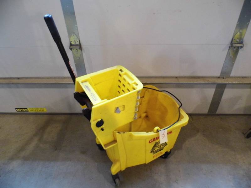 lot 55 image: Rubbermaid Mop Bucket