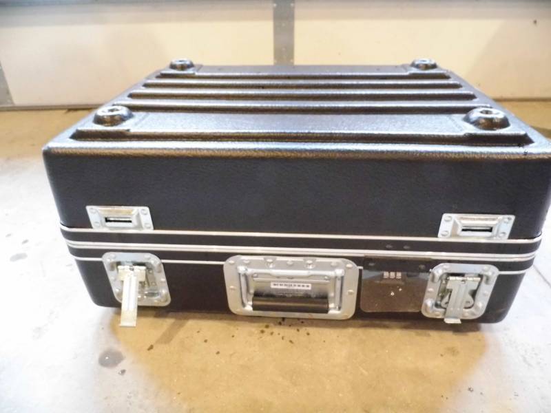lot 8 image: Locking Case