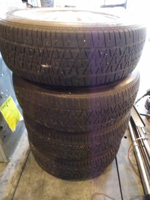 lot 79 image: 4 Tires wRims