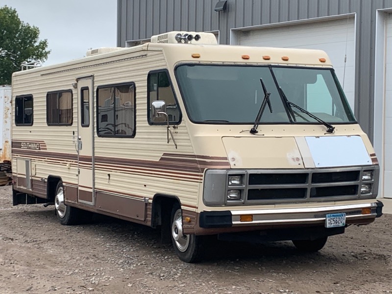 lot 1 image: 1984 Fleetwood Southwind Motorhome