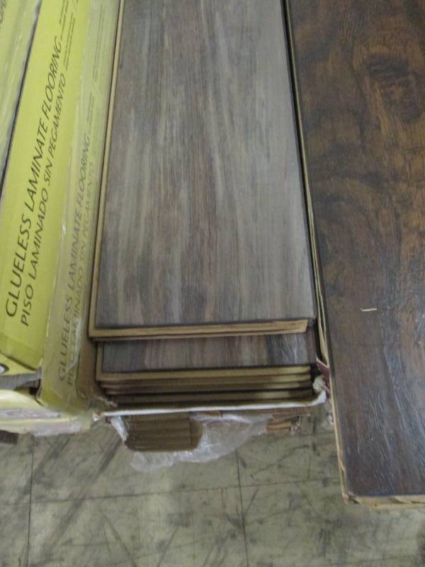 lot 163 image: 4 Cases Home Decorators Collection ...