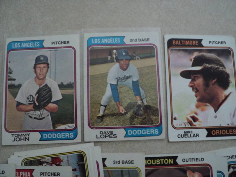 lot 3 image: 30 1974 Topps Baseball Cards...