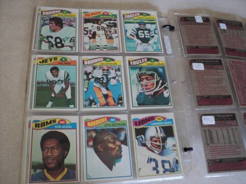 lot 43 image: 1977 Topps Football Cards...