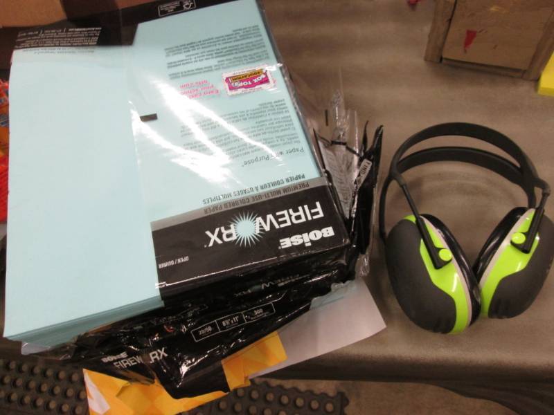 lot 27 image: 3M Noise Canceling Headphones, 3 Re...