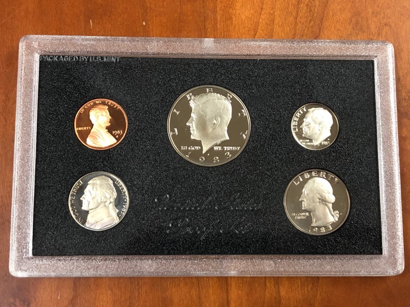 lot 51 image: 1983 U.S. Proof Set, 5-Coin Set Wit...