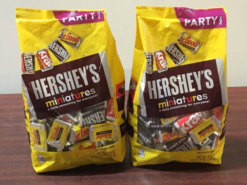 lot 127 image: Hersheys Miniatures